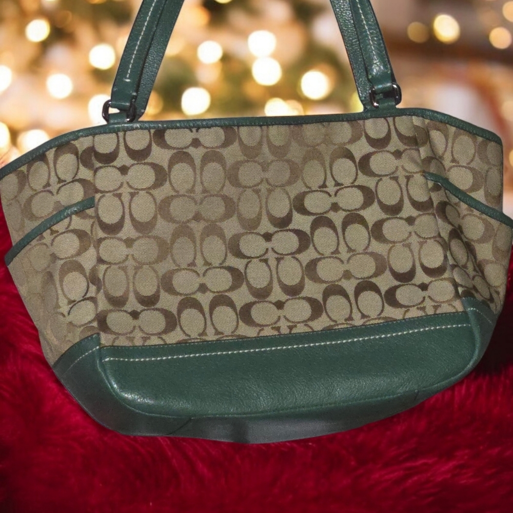 Pending Sale 🔥EUC 👛 Authentic COACH Handbag with sid pockets